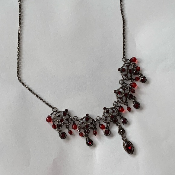 VTG Vida Jewels Victorian Gothic Style Red Bead Silver Tone Drop Necklace - Picture 3 of 7